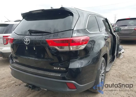 2017 Toyota Highlander Xle z USA, uszkodzony, nr VIN 5TDJZRFH7HS452371